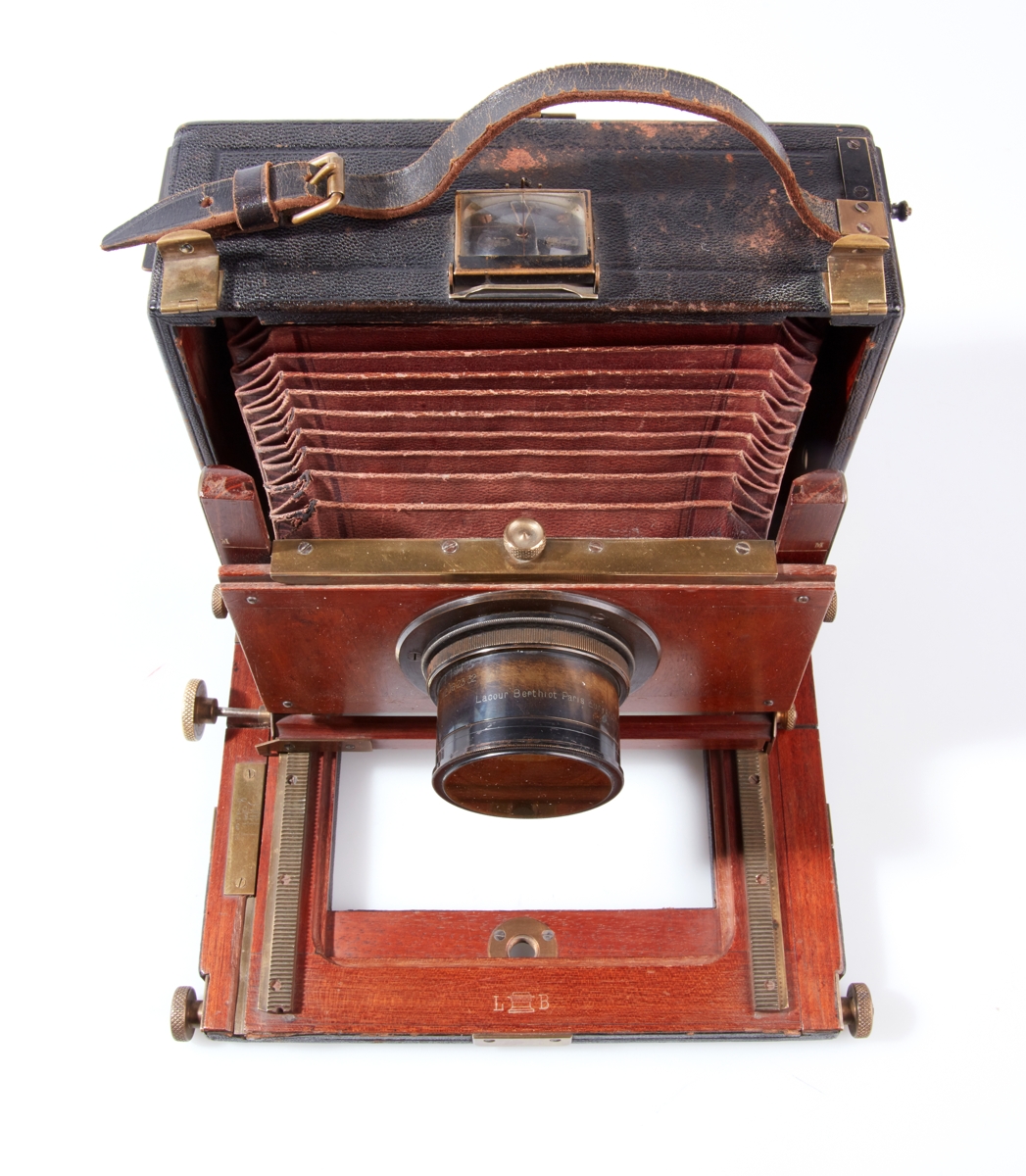 Olympic Museum-Chamonix 1924, camera used by Auguste Couttet ...
